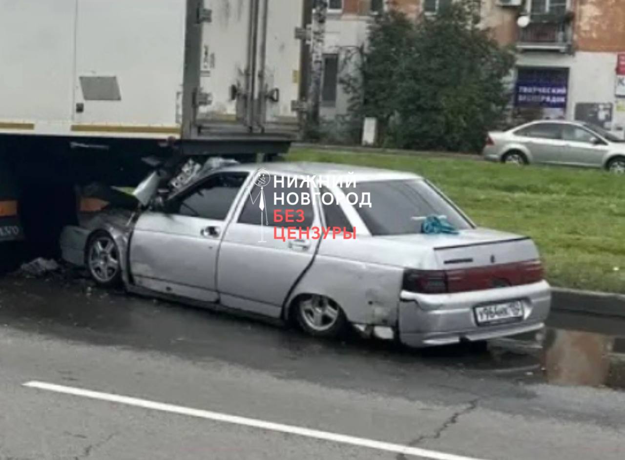 Ночное ДТП на улице Комарова